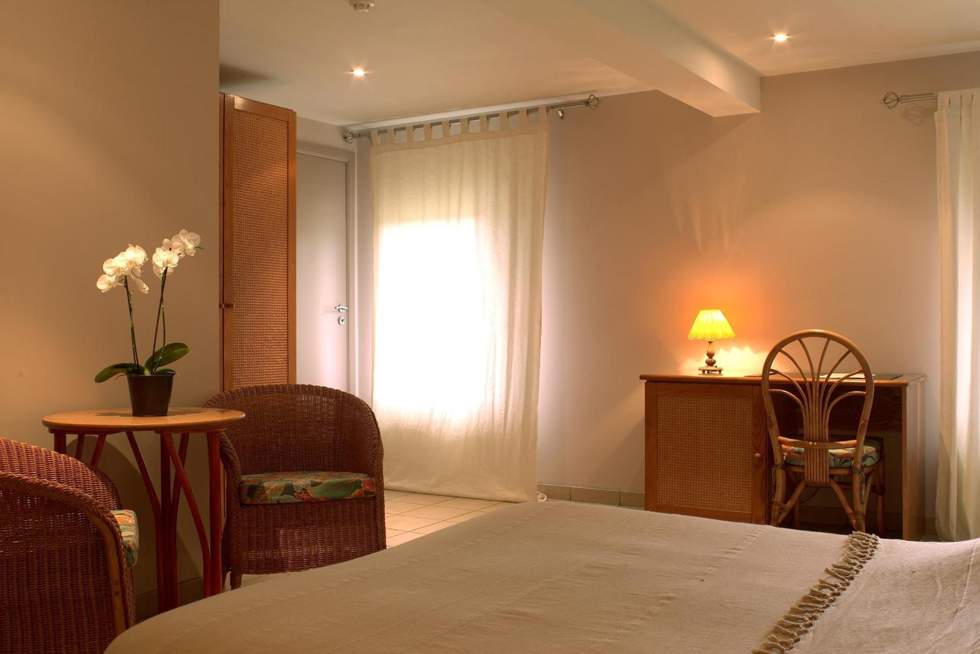 Hotel Le Beau Sejour Nassogne Exterior photo